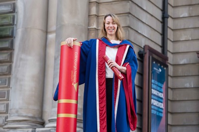 Hon grad Ali Bowden