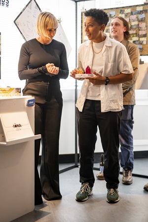 Jaz Riley collects the Best in Show prize