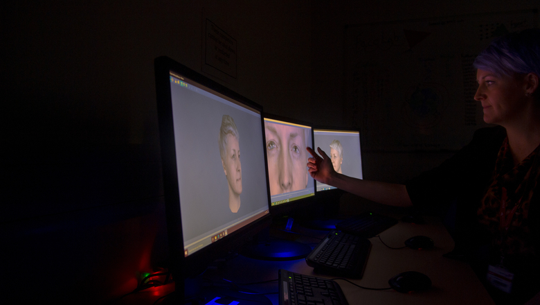  Lecturer Dr Faye Skelton operating the  DI4D PRO high fidelity facial motion capture system in the Psychology Lab.