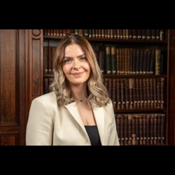 Smiling image of Lyndsay Snoddon 